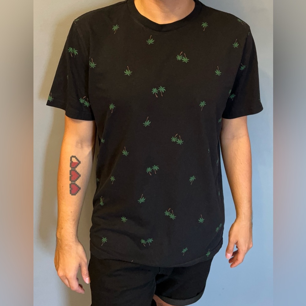 Old Navy Palm Tree Short Sleeve Tee